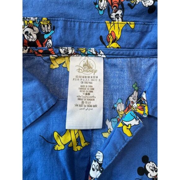 DISNEY short Sleeve button up shirt, size Men's Medium, Mickey & Friends - Picture 3 of 9